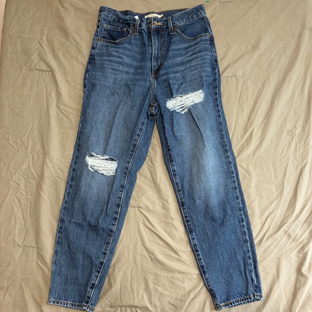 Levis High Waisted Mom Jeans Size 30 Medium Wash Distressed Tapered Leg Denim